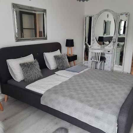 Downtown'S Pearl Apartment Pécs Exterior photo