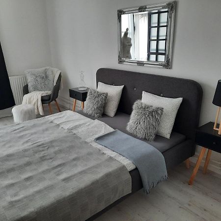 Downtown'S Pearl Apartment Pécs Exterior photo